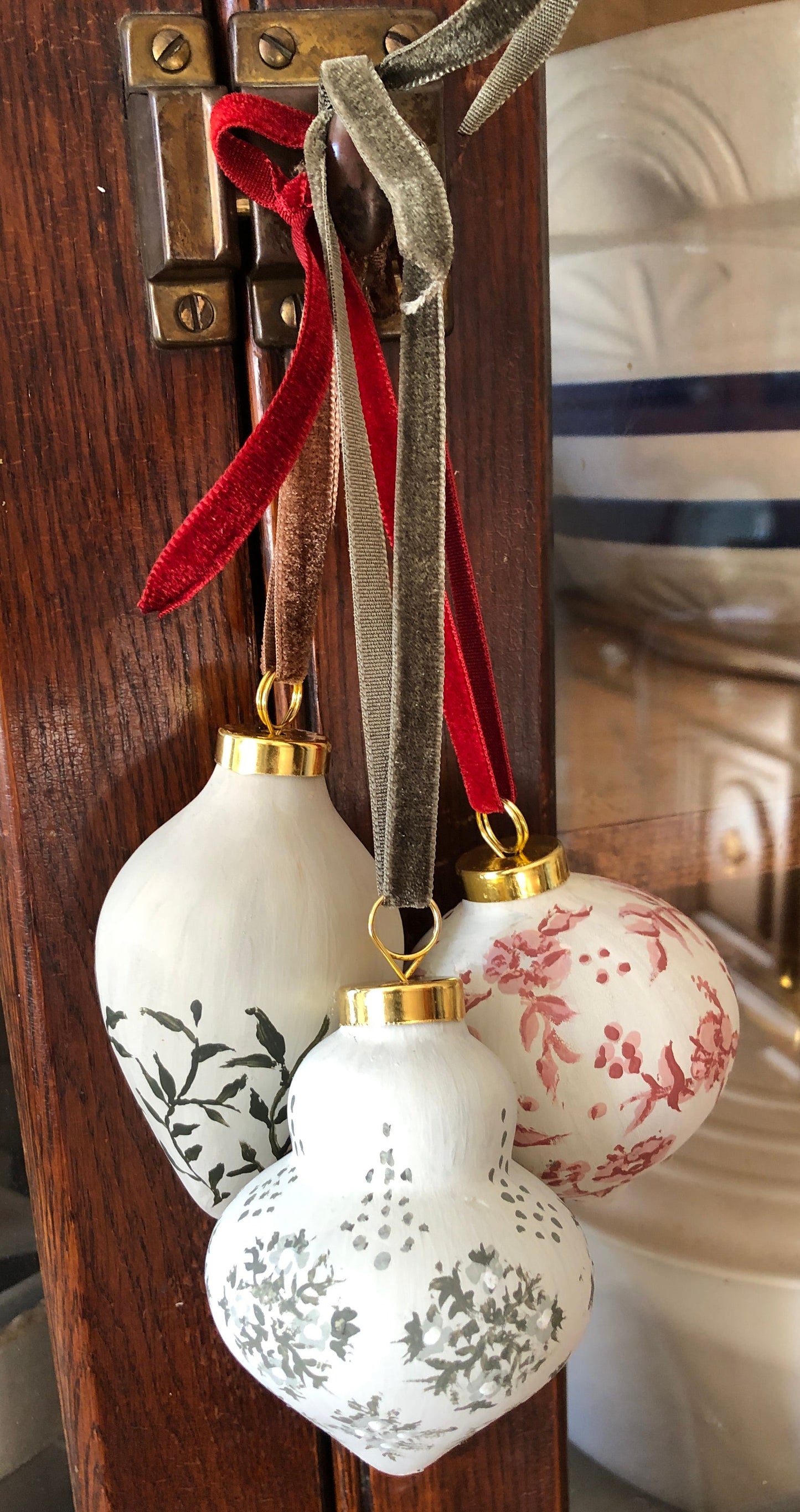 Hand-painted Baby Jesus Ornament (White Myrtle)